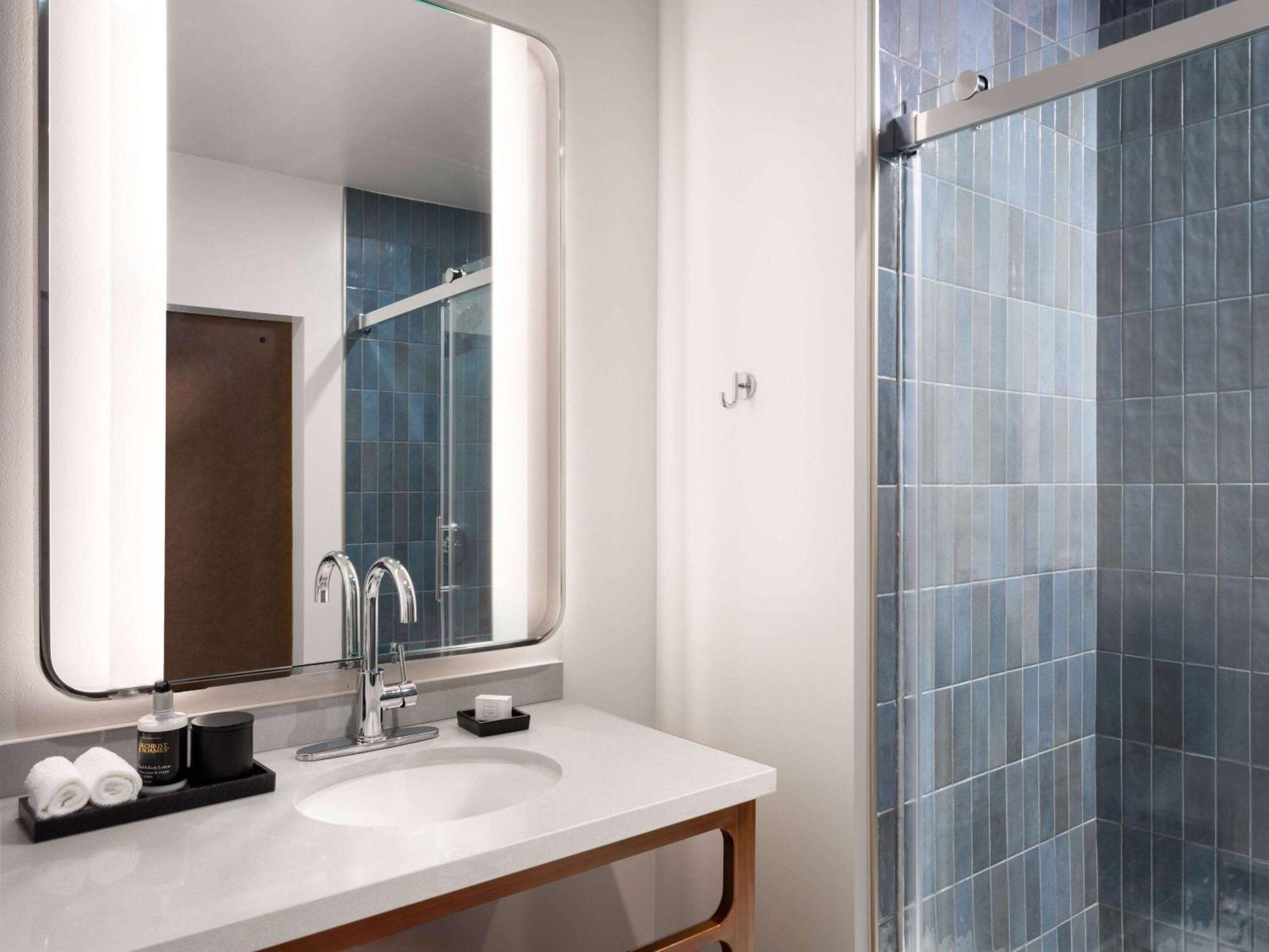 Origin Kansas City Riverfront, A Wyndham Hotel Екстериор снимка