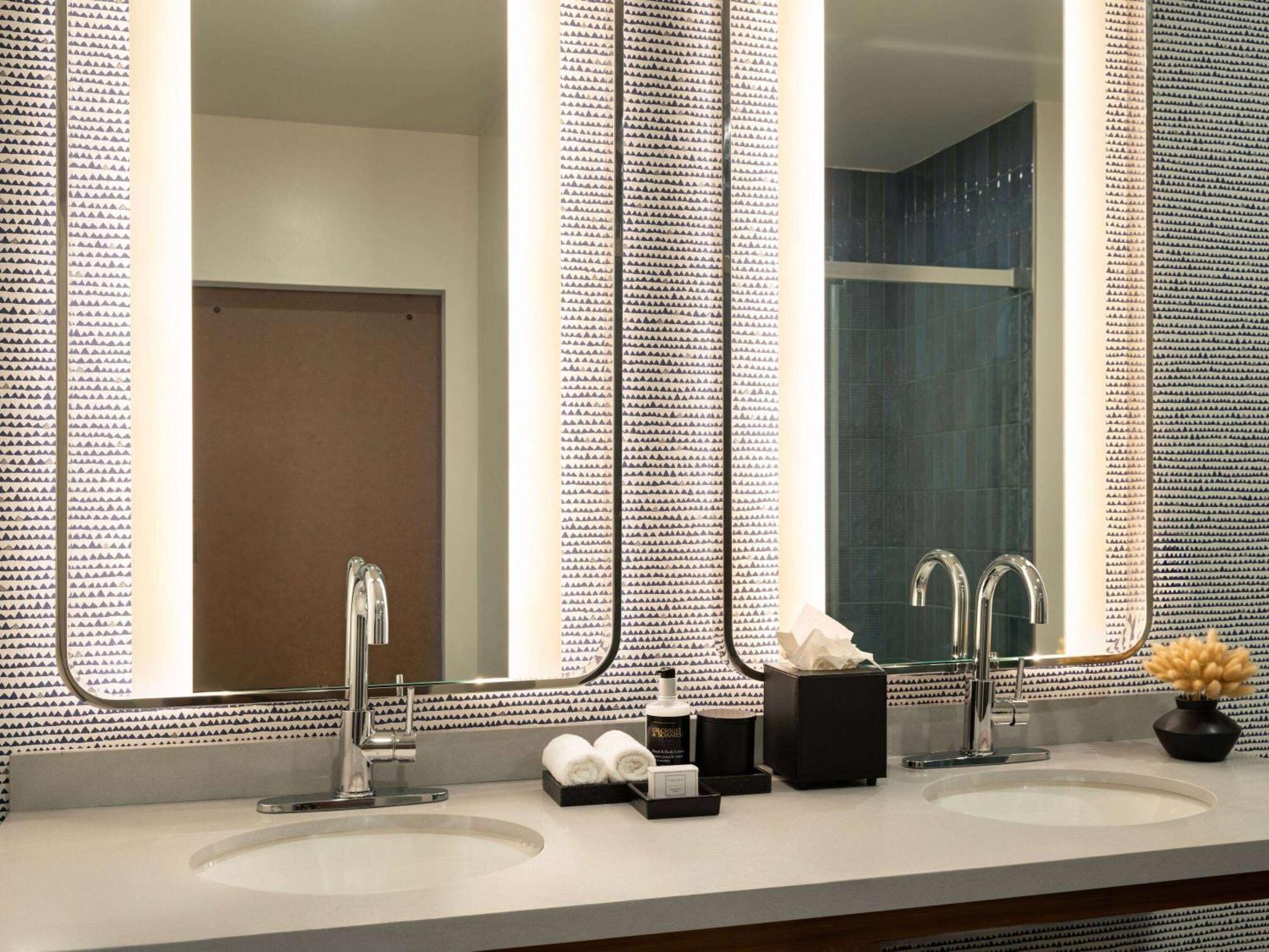 Origin Kansas City Riverfront, A Wyndham Hotel Екстериор снимка